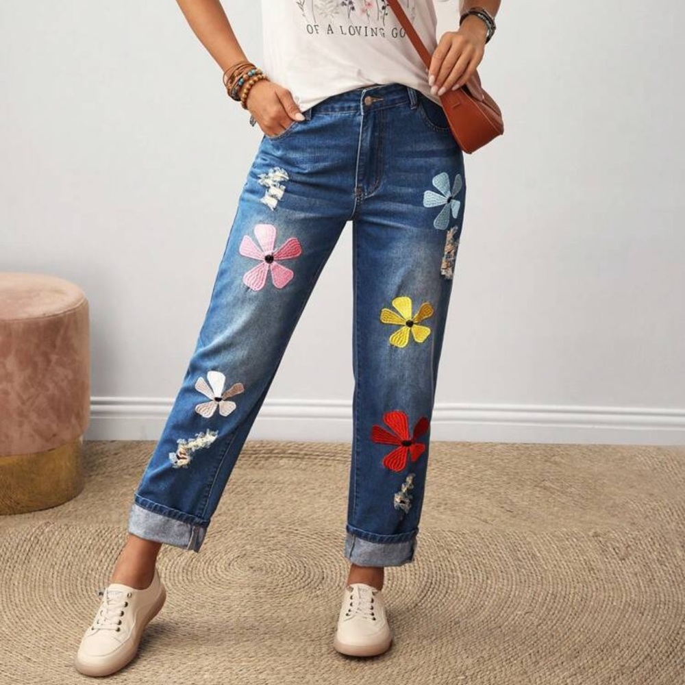 EMERY ROSE Women's Floral Embroidery Pockets Casual Straight Leg Jeans
